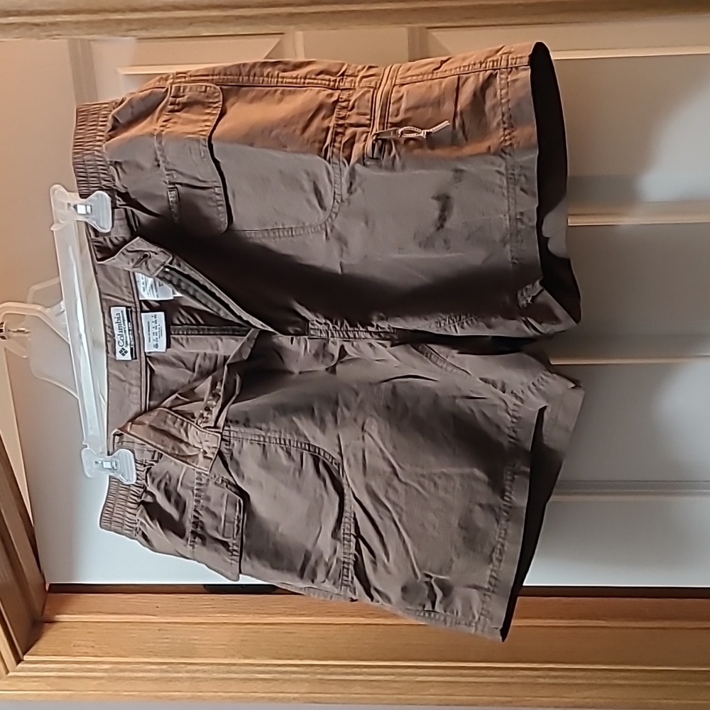 Columbia Taupe Women's Outdoor Cargo Shorts